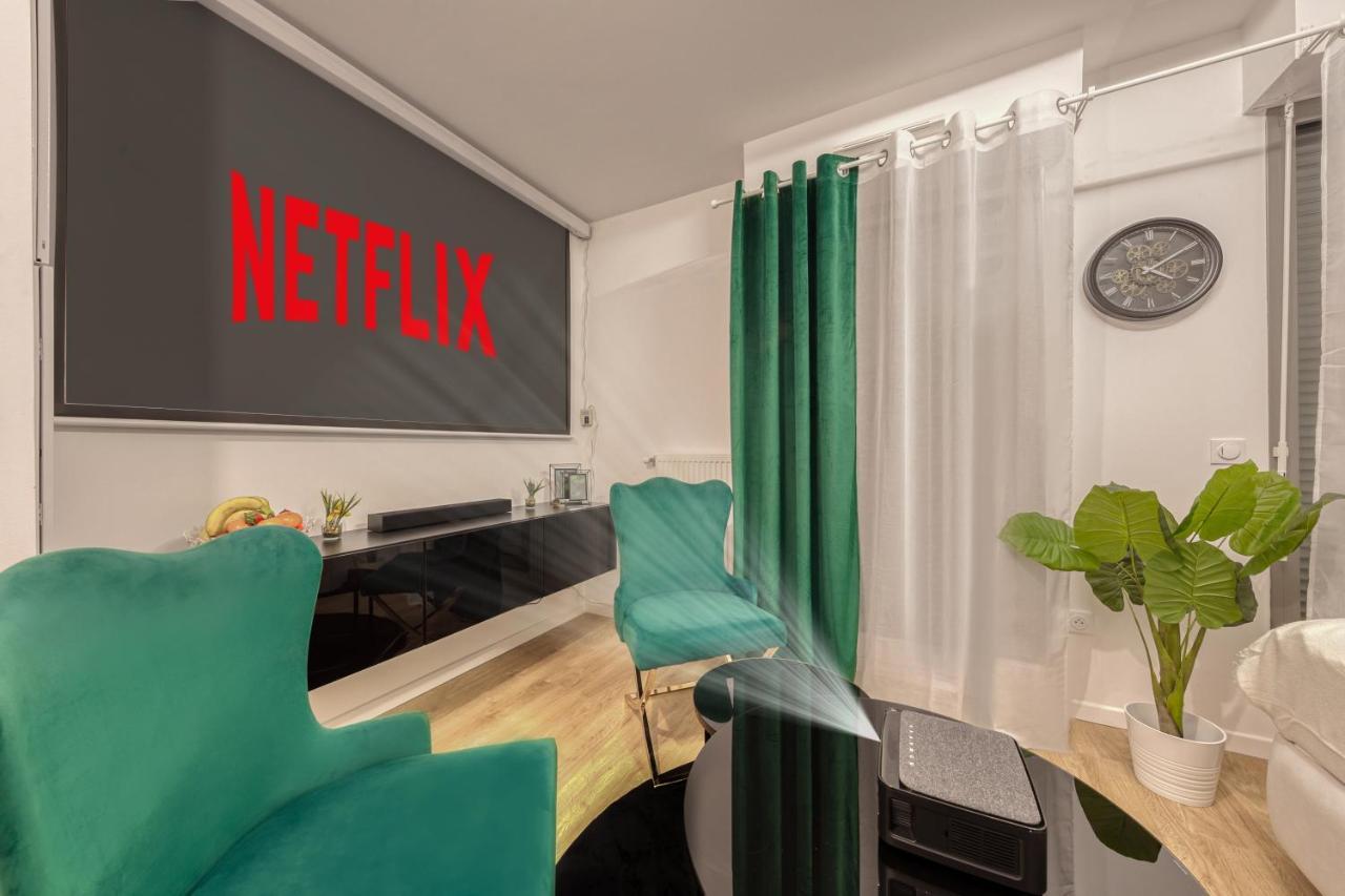 Apartmán Cinema Moon Luxury - Gare 3Min - Proche Paris Massy  Exteriér fotografie