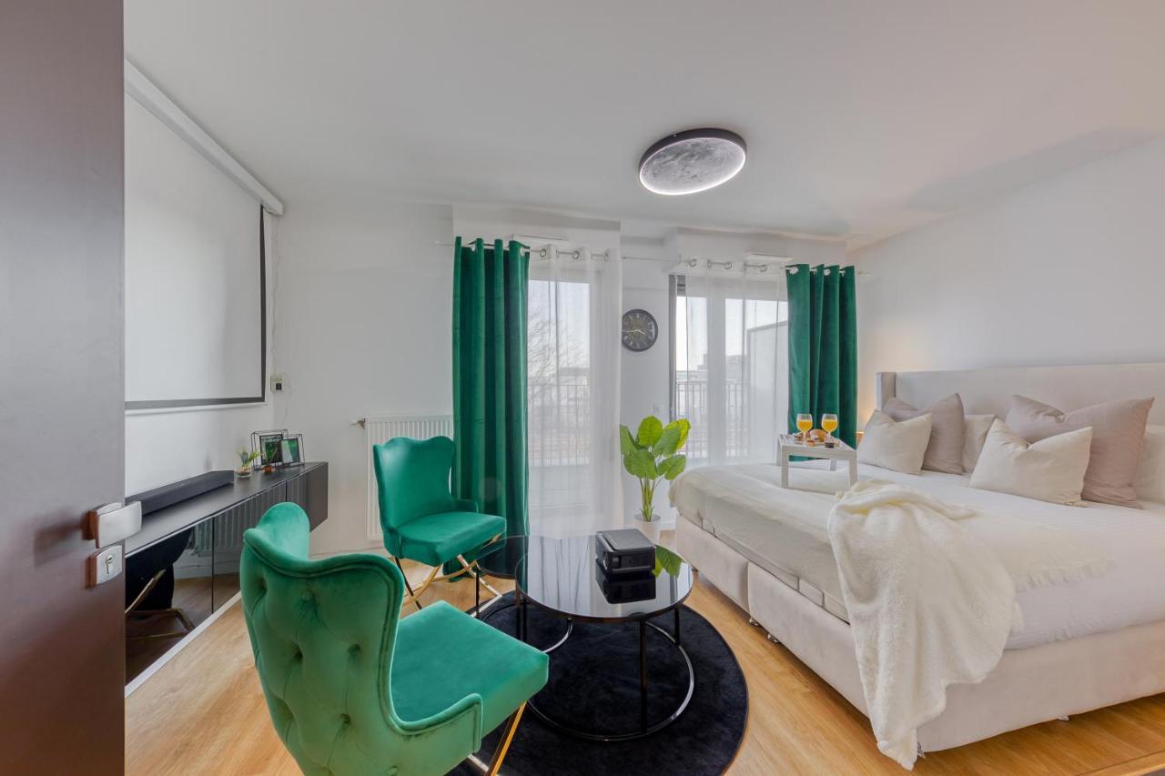 Apartmán Cinema Moon Luxury - Gare 3Min - Proche Paris Massy  Exteriér fotografie